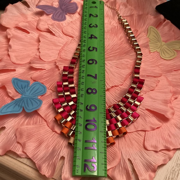 Talk about different…..striking necklace - Picture 7 of 7